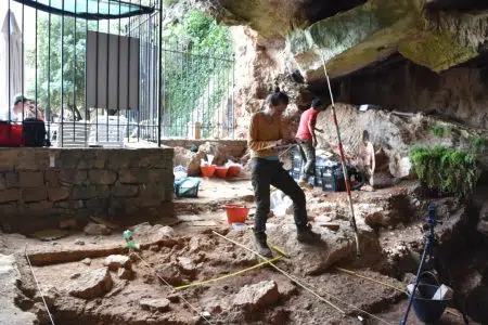Impatto grande eruzione Campi Flegrei di 40 mila anni fa sullo sviluppo degli Homo Sapiens Università degli Studi di Siena, ricercatori ai Campi Flegrei