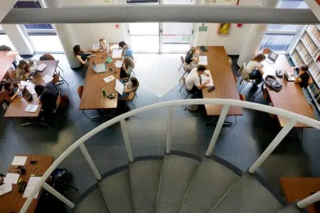 Bandi per l’accesso a corsi dell’Università di Siena Università di Siena, studenti allo studio