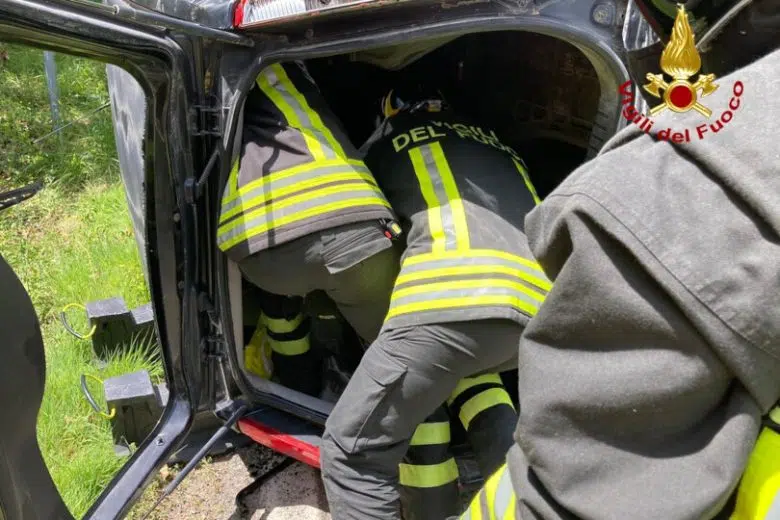 Incidente stradale: 30enne trasportata in gravi condizioni alle Scotte Vigili del Fuoco incidente Murlo