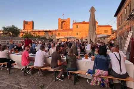 Festa medievale di Monteriggioni: grande successo per il Banchetto medievale Banchetto medievale Festa medievale Monteriggioni