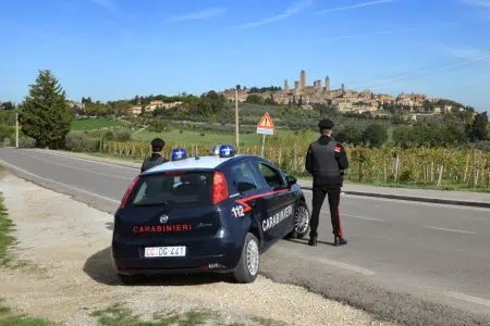 Furti e danneggiamenti a San Gimignano: 26enne arrestato dai Carabinieri Carabinieri, posto di controllo a San Gimignano