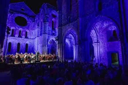 Chigiana Festival, la musica sinfonica all’Abbazia di San Galgano Chigiana International Festival a San Galgano