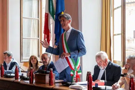 Montepulciano approva il bilancio consuntivo 2024 Consiglio comunale di Montepulciano, sindaco Michele Angiolini