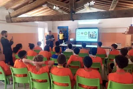 Protezione civile, la Guardia di Finanza incontra i ragazzi del campo scuola di Colle di Val d’Elsa Protezione civile, incontro a Colle di Val d'Elsa tra Guardia di Finanza e ragazzi