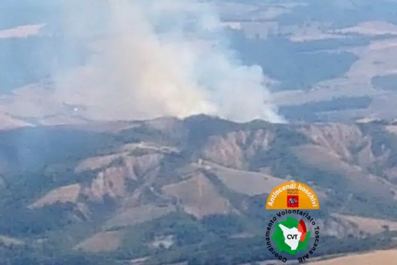 Vasto incendio a Celle sul Rigo nel comune di San Casciano dei Bagni Incendio boschivo Celle sul Rigo