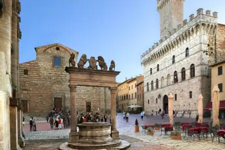 Nuove lampade a led per l’illuminazione del centro storico di Montepulciano Piazza Grande a Montepulciano