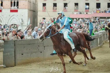 Palio di Siena del 2 luglio 2024, TRIONFA L’ONDA Palio 2 luglio 2024, vittoria Onda