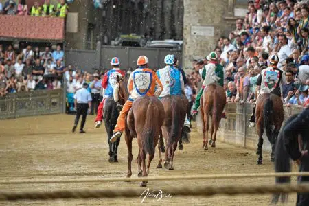 Palio di Siena del 2 luglio 2024 rinviato, si corre mercoledì alle ore 19 Palio di Siena del 2 luglio 2024, rinviato per pioggia