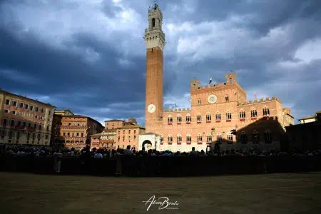 Il Palio di Siena rinviato, le foto da Piazza del Campo Palio di Siena del 2 luglio 2024 rinviato