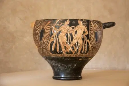 Colle di Val d’Elsa, il Parco Archeologico di Dometaia riapre al pubblico Parco Archeologico di Dometaia a Colle di Val d'Elsa, vaso