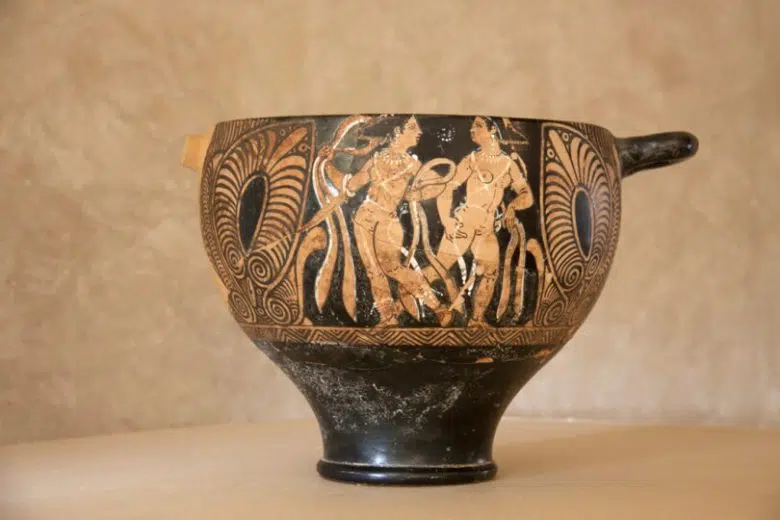 Colle di Val d’Elsa, il Parco Archeologico di Dometaia riapre al pubblico Parco Archeologico di Dometaia a Colle di Val d'Elsa, vaso