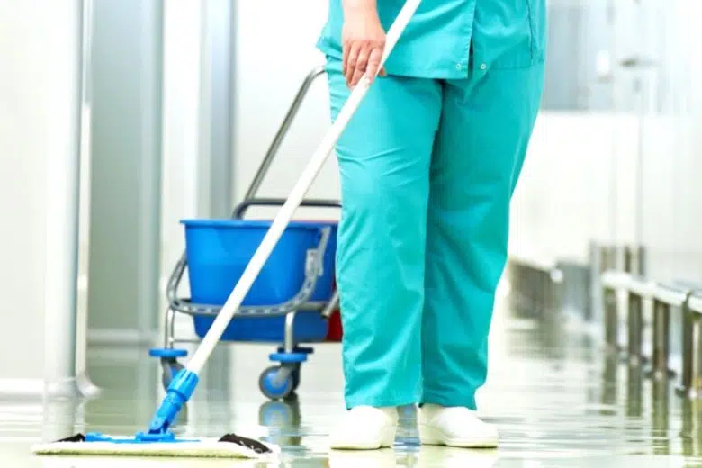 Siena, operatori appalti di pulizia negli ospedali sul piede di guerra Pulizie in ospedale