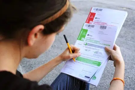 Siena, bando per la formazione dell’Albo dei rilevatori statistici Rilevatore censimento, ragazza
