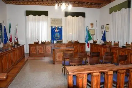 Il Consiglio comunale di Sovicille approva la variazione di bilancio 2024/2026 Sala Consiglio comunale di Sovicille