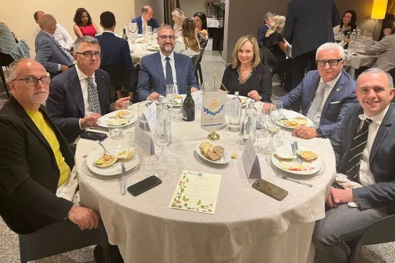“Storia dell’arte in Val d’Elsa”, presentato progetto editoriale "Storia dell'arte in Valdelsa", i Sindaci valdelsani all'incontro del Rotary