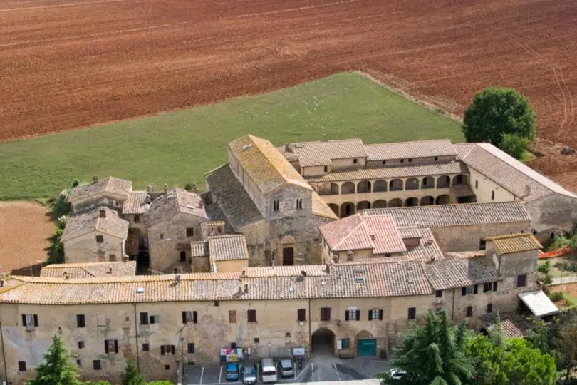 Abbadia a Isola, vista dall'altro