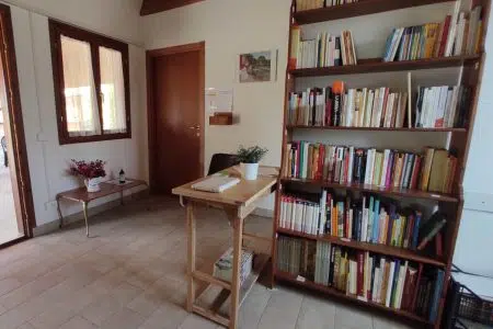 Scalvaia, 40 residenti, oltre 1.200 libri: inaugurata la biblioteca di comunità “Rita Ganozzi” Biblioteca Scalvaia
