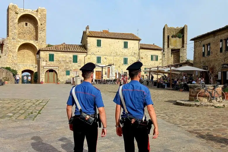 Carabinieri al Castello di Monteriggioni