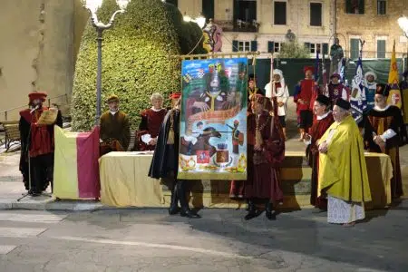 Bando per la pittura del palio per la Giostra del Saracino di Sarteano Giostra del Saracino di Sarteano, Palio