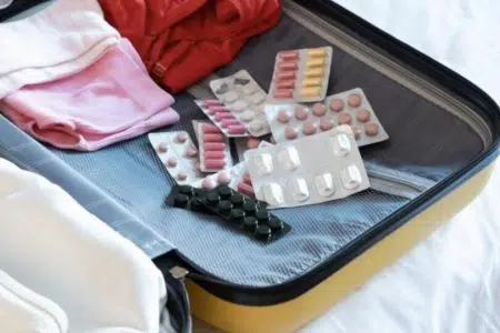 Medicinali in estate, farmaci in valigia