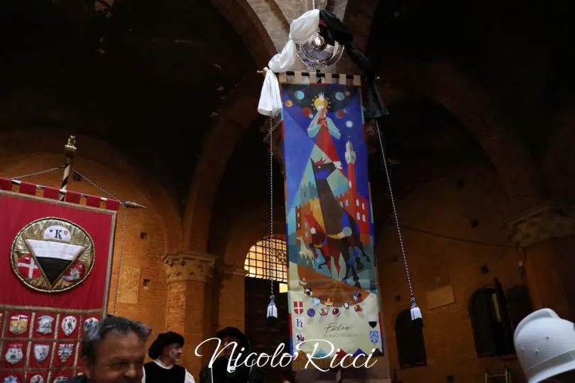 palio-16-agosto-2024-presentazione-drappellone02