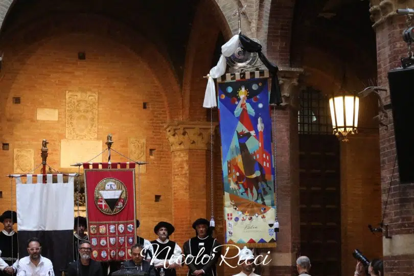 palio-16-agosto-2024-presentazione-drappellone04