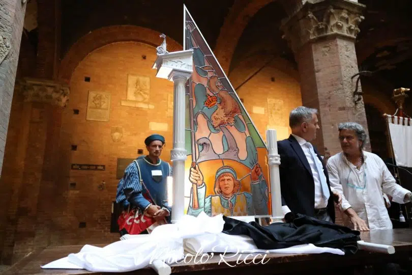 palio-16-agosto-2024-presentazione-drappellone09