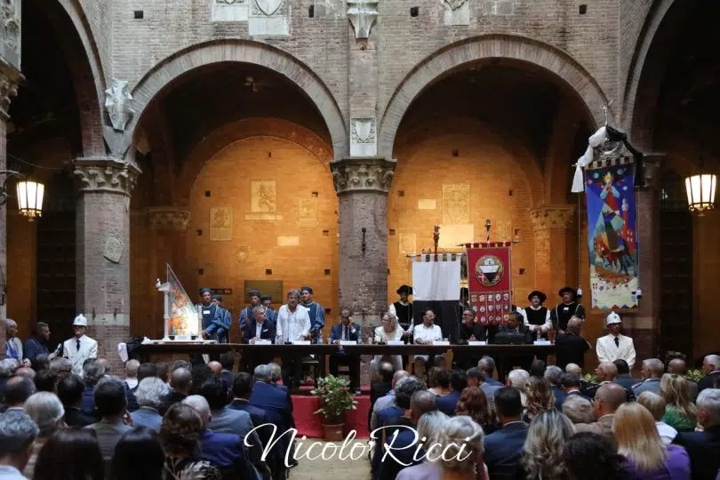 palio-16-agosto-2024-presentazione-drappellone12