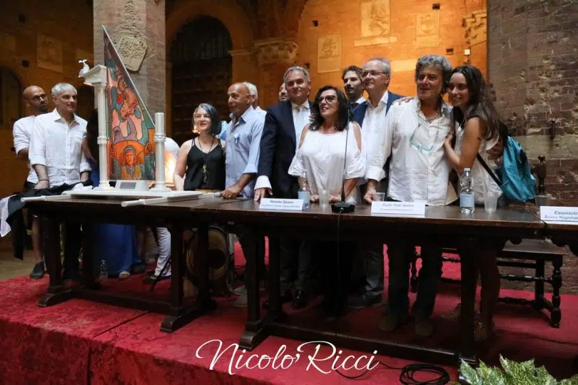 palio-16-agosto-2024-presentazione-drappellone15