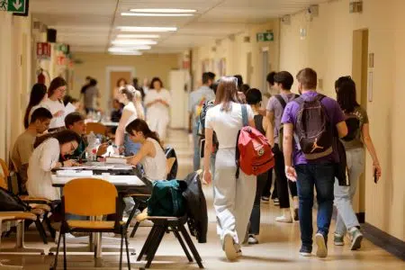 Università di Siena, bando per prova di ammissione ai corsi di laurea magistrali della Professioni sanitarie Università di Siena, studenti al policlinico