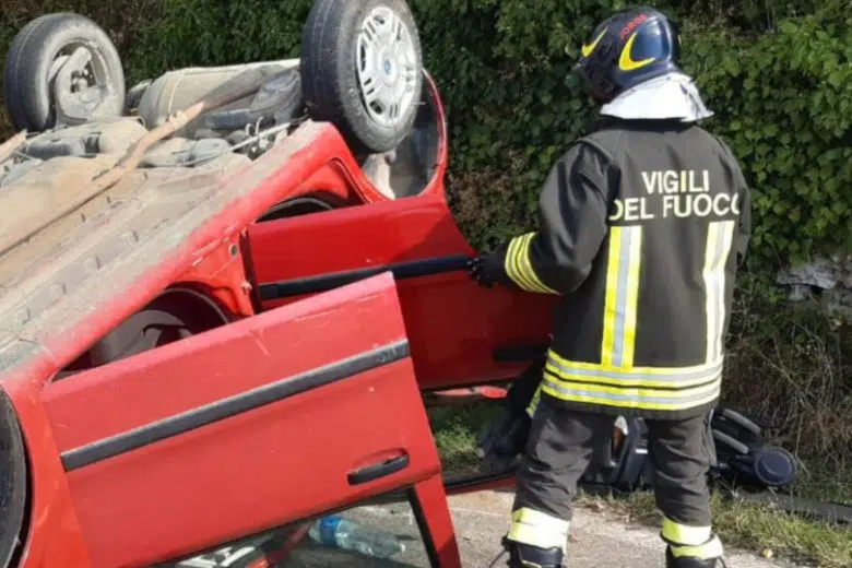 Incidente stradale a Murlo, bimba di 3 anni e due adulti estratti dall’auto dai Vigili del Fuoco Vigili del Fuoco, incidente stradale a Murlo