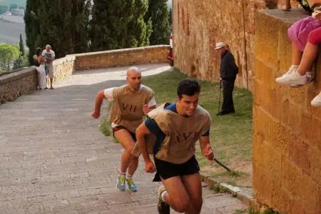 “Corsa di Pio” di Pienza, le oche di terracotta a Petreni e Bertolucci Corsa di Pio a Pienza, gara