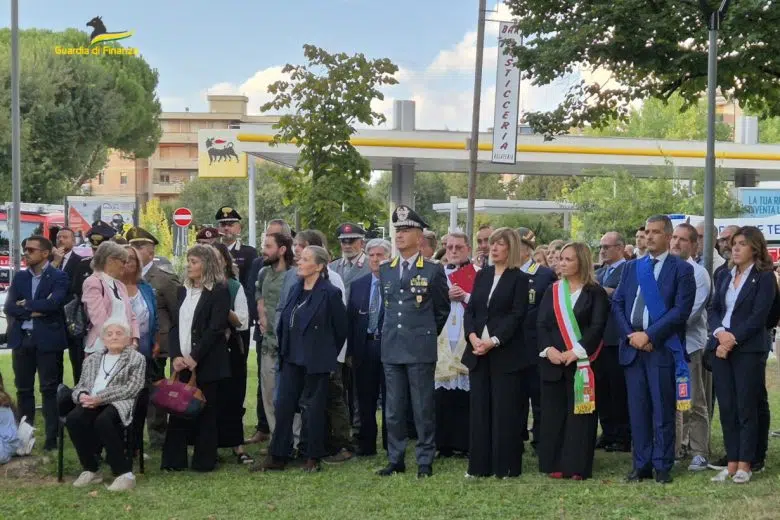 Intitolazione giardini di Poggibonsi a finanziere Renato Mecacci