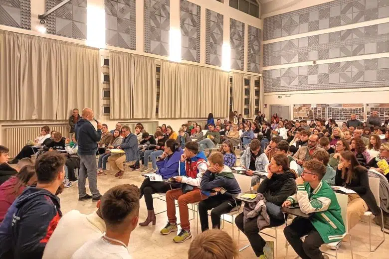 Il Bandini apre le porte ai nuovi studenti con il progetto accoglienza Istituto Bandini di Siena, incontro con gli studenti in aula magna