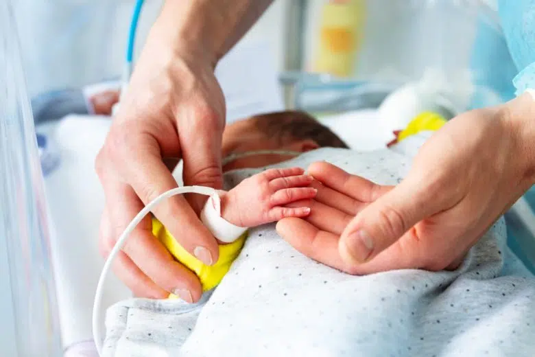 A Siena convengo della Società Italiana di Neonatologia Neonatologia, neonato e mani padre