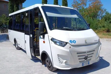 Asciano, nuovo autobus per trasporto pubblico e scolastico Nuovo autobus Comune di Asciano