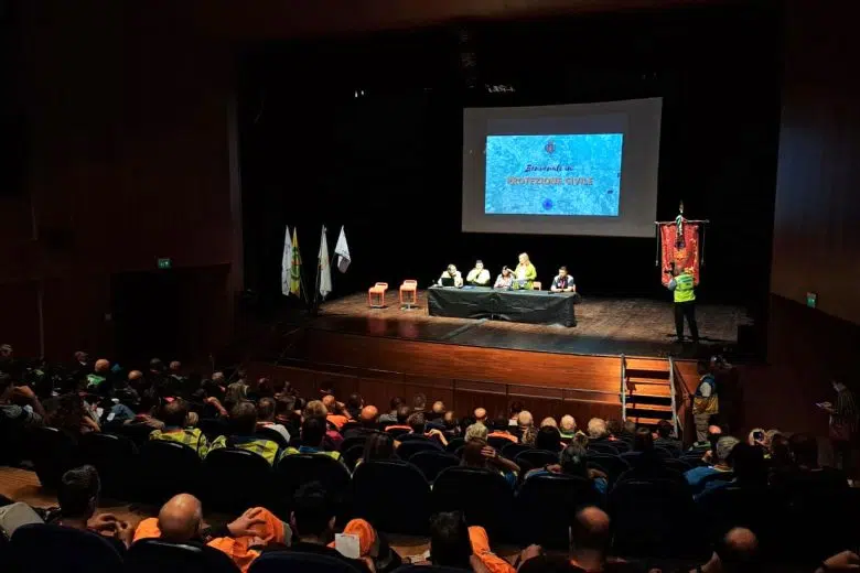 “Benvenuti in Protezione Civile”, Poggibonsi presenta uomini, donne e strumenti per la tutela del territorio Benvenuti in Protezione Civile, teatro Politeama a Poggibonsi