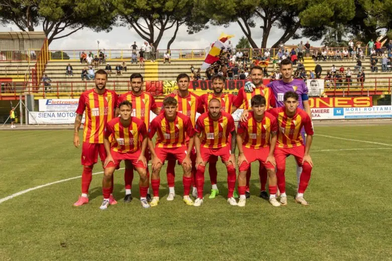 Il Poggibonsi supera allo “Stefano Lotti” il Trestina Poggibonsi, squadra a centrocampo