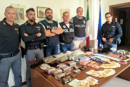 Spaccio stupefacenti: due giovani italiani arrestati dalla Polizia di Chiusi Polizia di Chiusi, sequestro stupefacenti