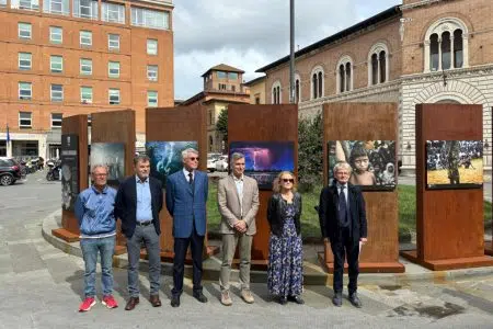 Siena Awards 2024 celebra il suo decennale con tanti eventi dedicati alla fotografia Siena Awards, conferenza stampa, piazza Mattioli