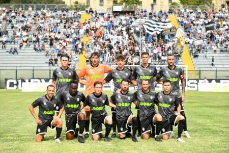 Il Siena fermato dal Ghiviborgo sullo 0-0 Siena-Montevarchi, squadra a centrocampo