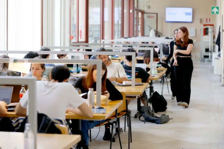 Università di Siena, studenti nella sala lettura della sede di San Francesco