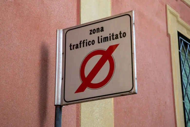 Siena, permessi Ztl garage utilizzabili fino al 30 novembre Cartello Ztl, zona a traffico limitato
