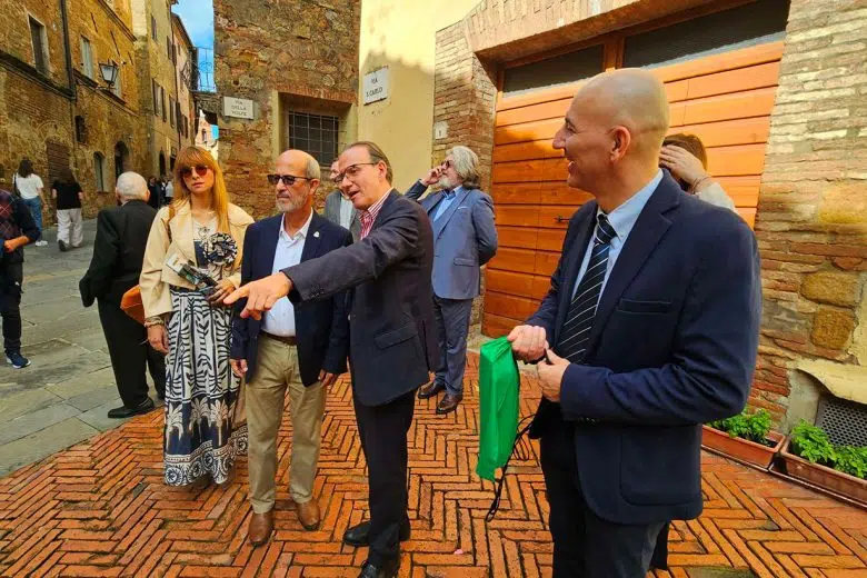 Il presidente del Parlamento Latinoamericano, Rolando Gonzáles Patricio, a Pienza