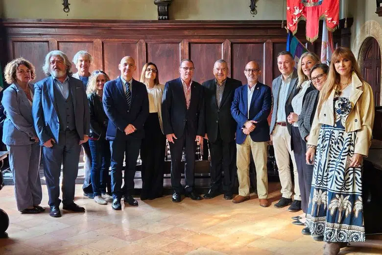Il Presidente del Parlamento Latinoamericano in visita a Pienza Il presidente del Parlamento Latinoamericano, Rolando Gonzáles Patricio, a Pienza