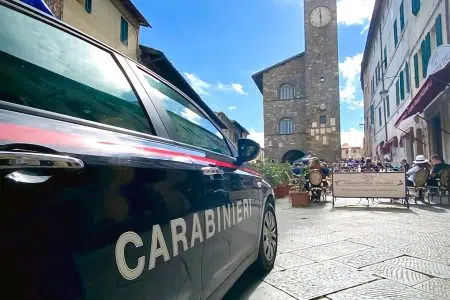Montalcino, atti persecutori verso una ragazza: arrestato dai Carabinieri Montalcino, auto dei Carabinieri