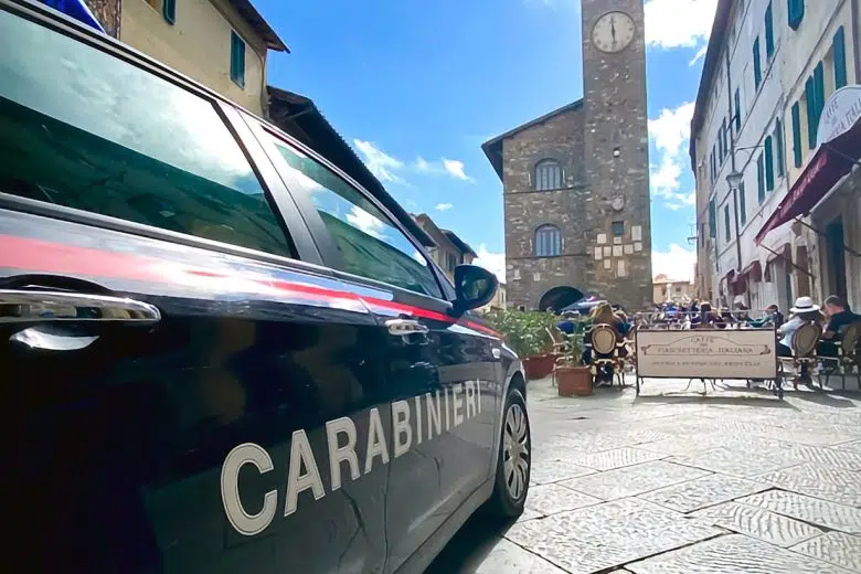 Montalcino, atti persecutori verso una ragazza: arrestato dai Carabinieri Montalcino, auto dei Carabinieri