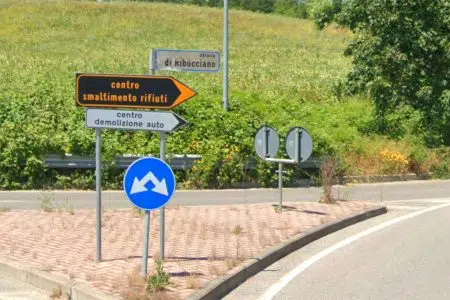Riapre il centro di compostaggio di Renaccio a Siena Centro Compostaggio Renaccio, cartelli