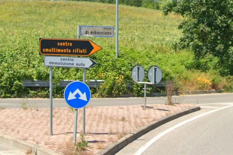 Riapre il centro di compostaggio di Renaccio a Siena Centro Compostaggio Renaccio, cartelli