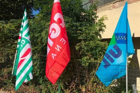 La piattaforma provinciale dei sindacati Cgil, Cisl e Uil di Siena Cgil, Cisl e Uil: bandiere